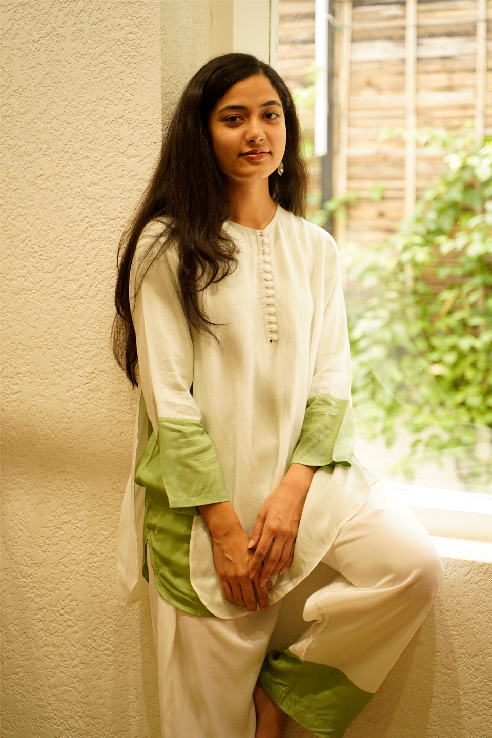 Ivory and Green Muslin Kurta Set by Kapraaha - view 3