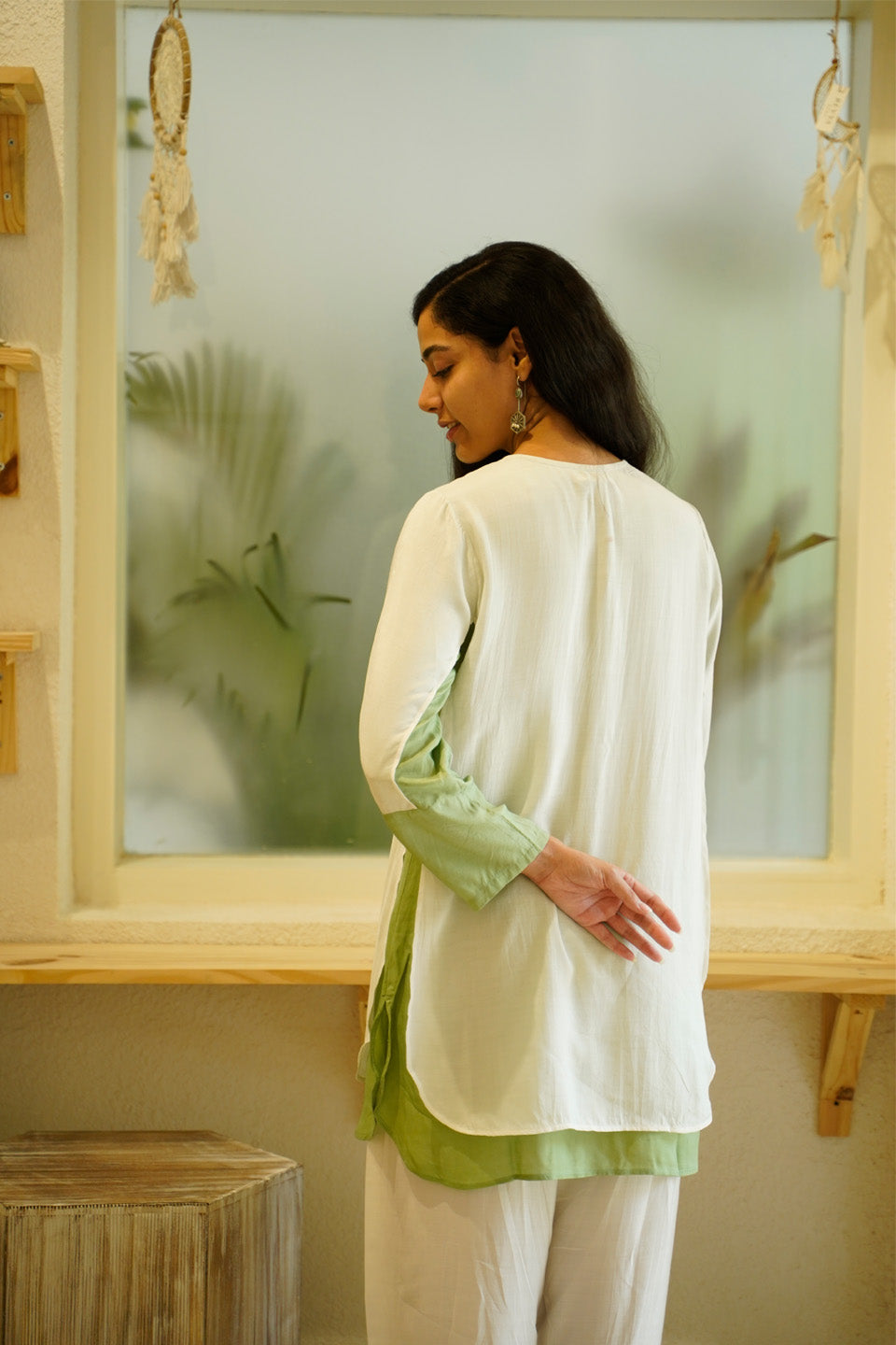 Ivory and Green Muslin Kurta Set by Kapraaha - view 4