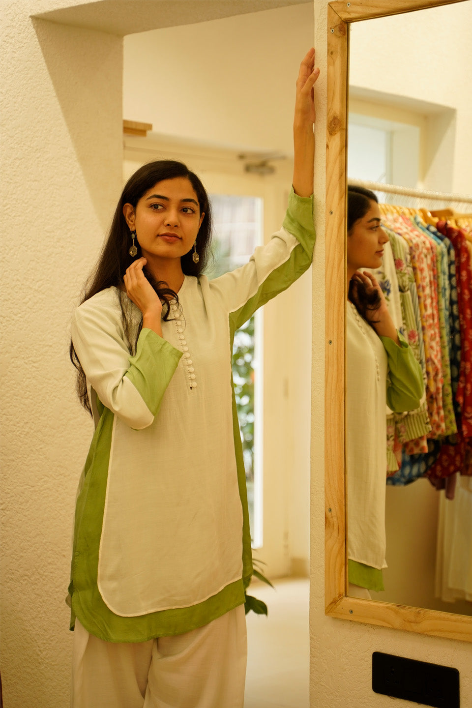 Ivory and Green Muslin Kurta Set by Kapraaha - view 10