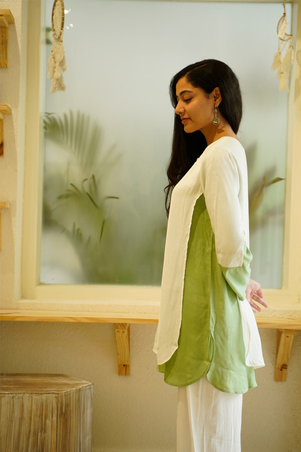 Ivory and Green Muslin Kurta Set by Kapraaha - view 8